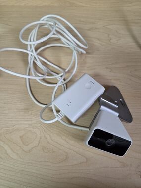 XFinity Indoor/Outdoor Security Camera White Dock with Cable Easy Plug-In EUC